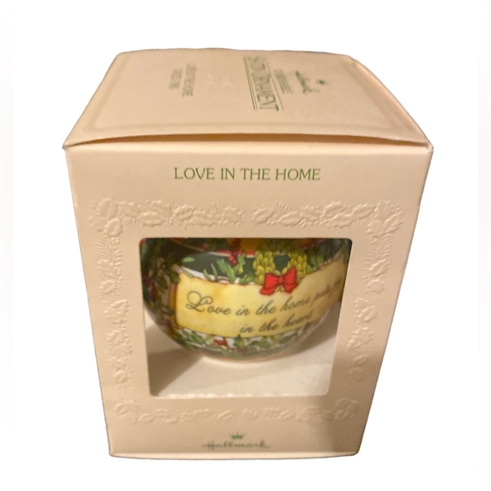 Vintage 1981 unbreakable Satin "Love In the Home" Hallmark Ornament. - Picture 2 of 4